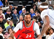 开云体育在线-包含快船客场大胜，雄鹿队无力抵御的词条