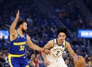 开云体育下载-凯尔特人鏖战太阳，锡安关键制胜