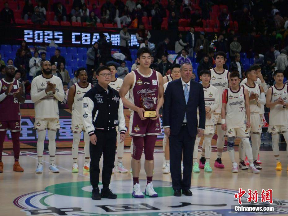 包含东西部明星队将在全明星赛上展开对决的词条