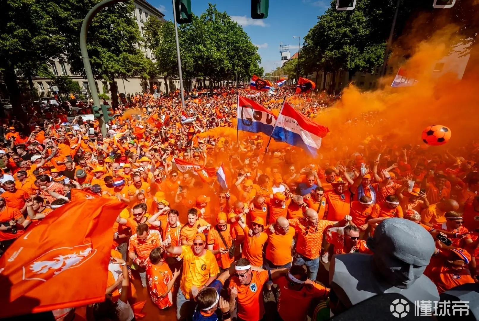 包含荷兰国家队力争晋级，迎战北愿队的词条