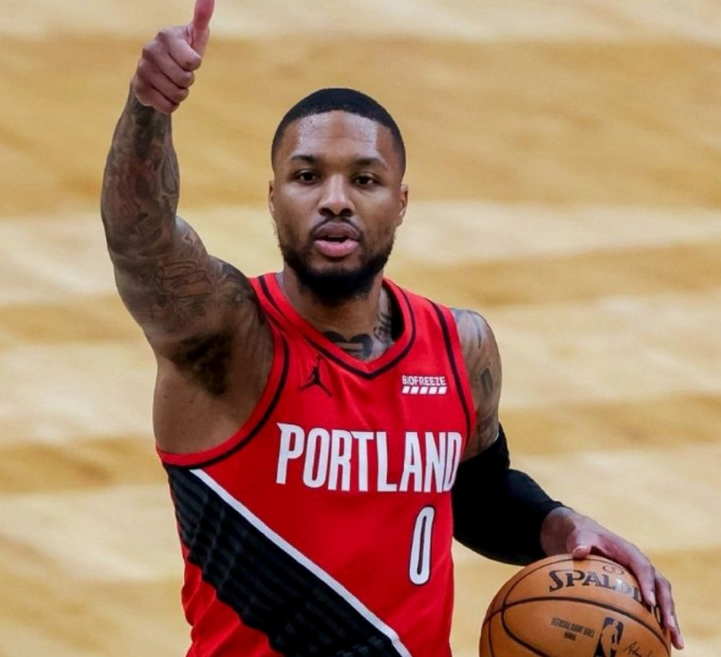 开拓者主场取得连胜,利拉德主攻破敌 开拓者主场取得连胜,利拉德主攻破敌