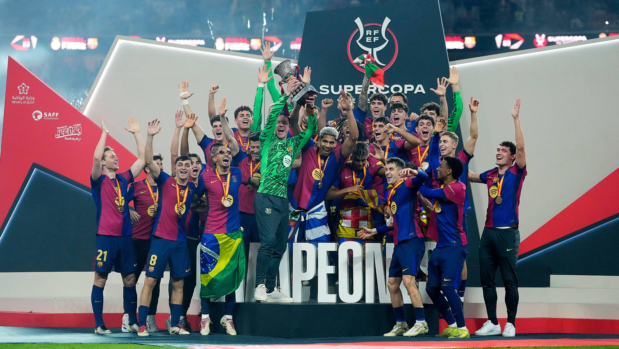 巴塞罗那胜拜仁慕尼黑，欧国联比赛晋级强