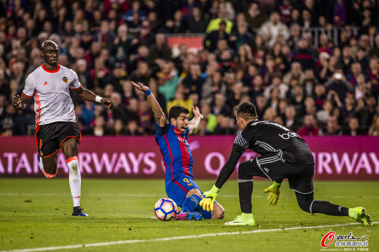 华伦西亚中场球员建功，帮助球队逆转