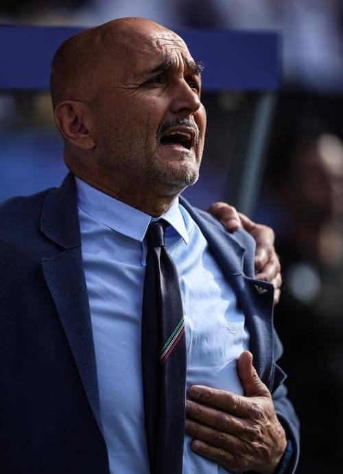 包含罗马意外输球，主教练面临球迷质疑的词条