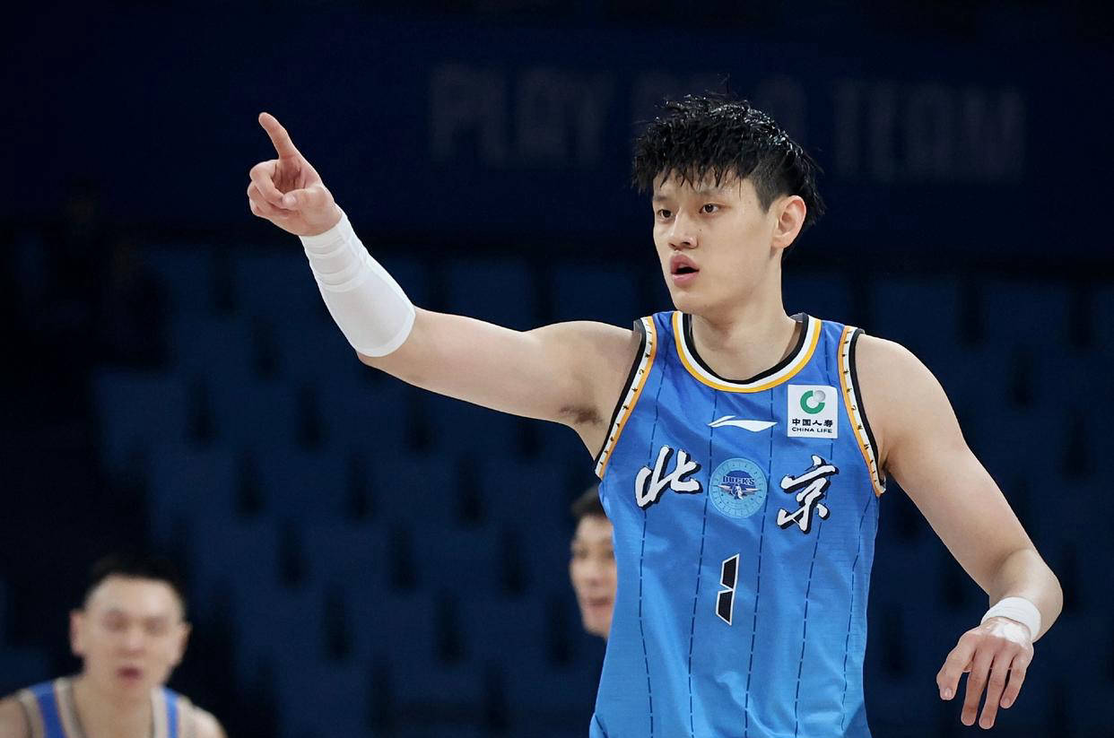 新秀球员崭露头角,球场气氛热烈的简单介绍 新秀球员崭露头角,球场气氛热烈的简单介绍