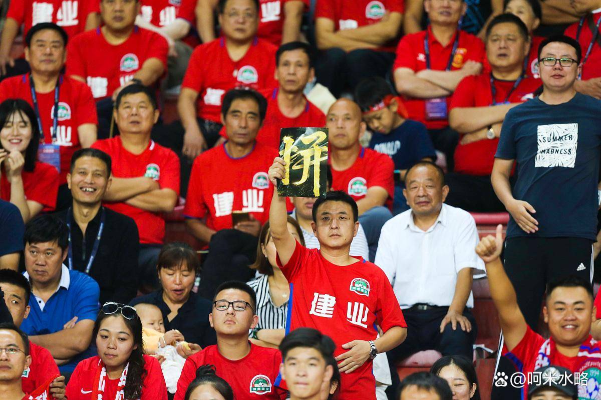 夺冠对决！国安对战恒大，中超争霸强队钢铁碰撞的简单介绍