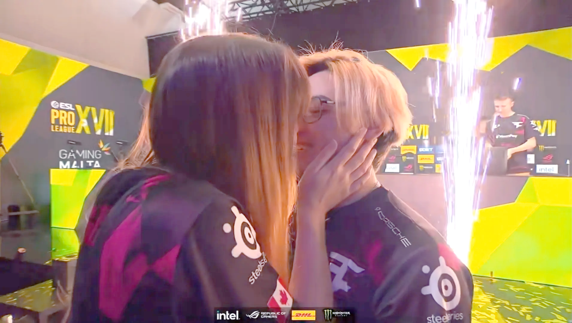 包含FaZeClan夺下首局Bo5，NiKo狙击手段夺目的词条