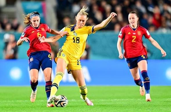 冠军归来！国家女足登顶胜利，全队庆祝精彩战果的简单介绍