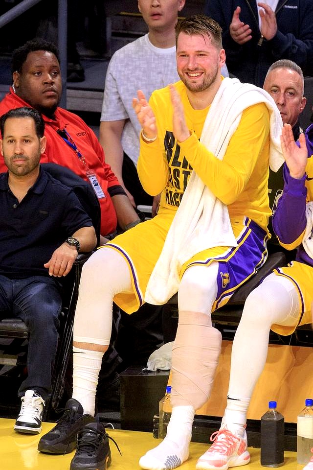 包含NBA季后赛湖人黄蜂大战紧张的节奏持续不断的词条 包含NBA季后赛湖人黄蜂大战紧张的节奏持续不断的词条