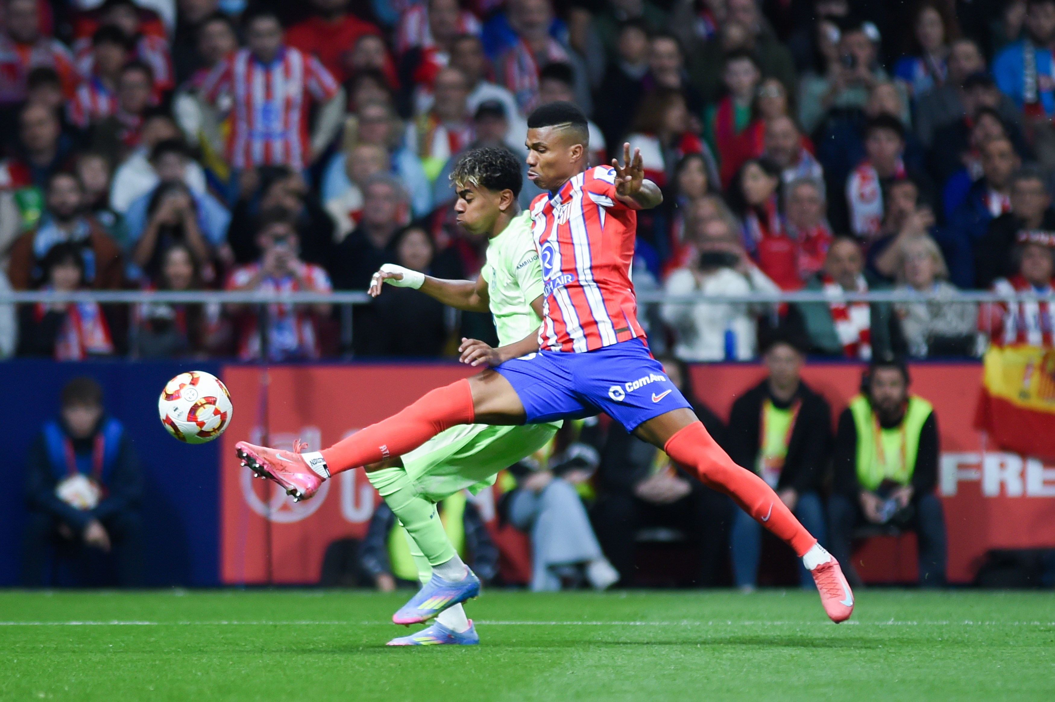 西班牙队小胜告捷,保持不败 西班牙队小胜告捷,保持不败