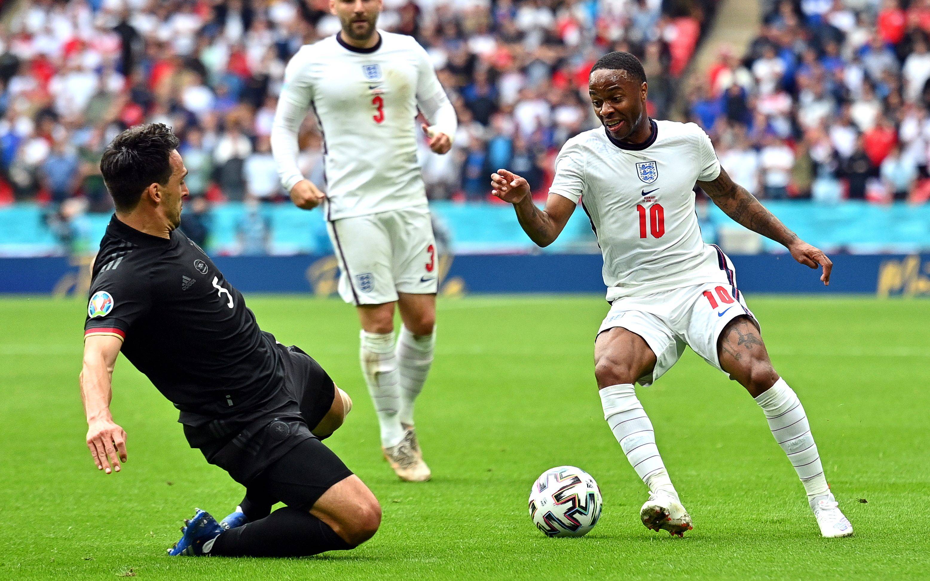 荷兰队客场击败格鲁吉亚，小组第一稳固