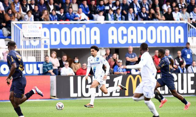 雷恩队在客场比赛中展现出强大实力 雷恩队在客场比赛中展现出强大实力