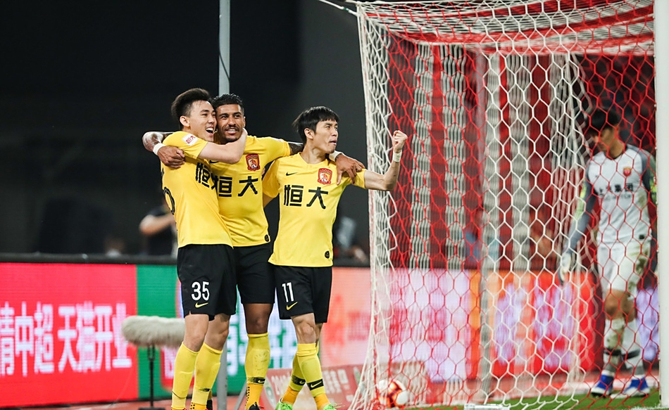 山东鲁能即将与广州恒大在主场拼尽全力 山东鲁能即将与广州恒大在主场拼尽全力