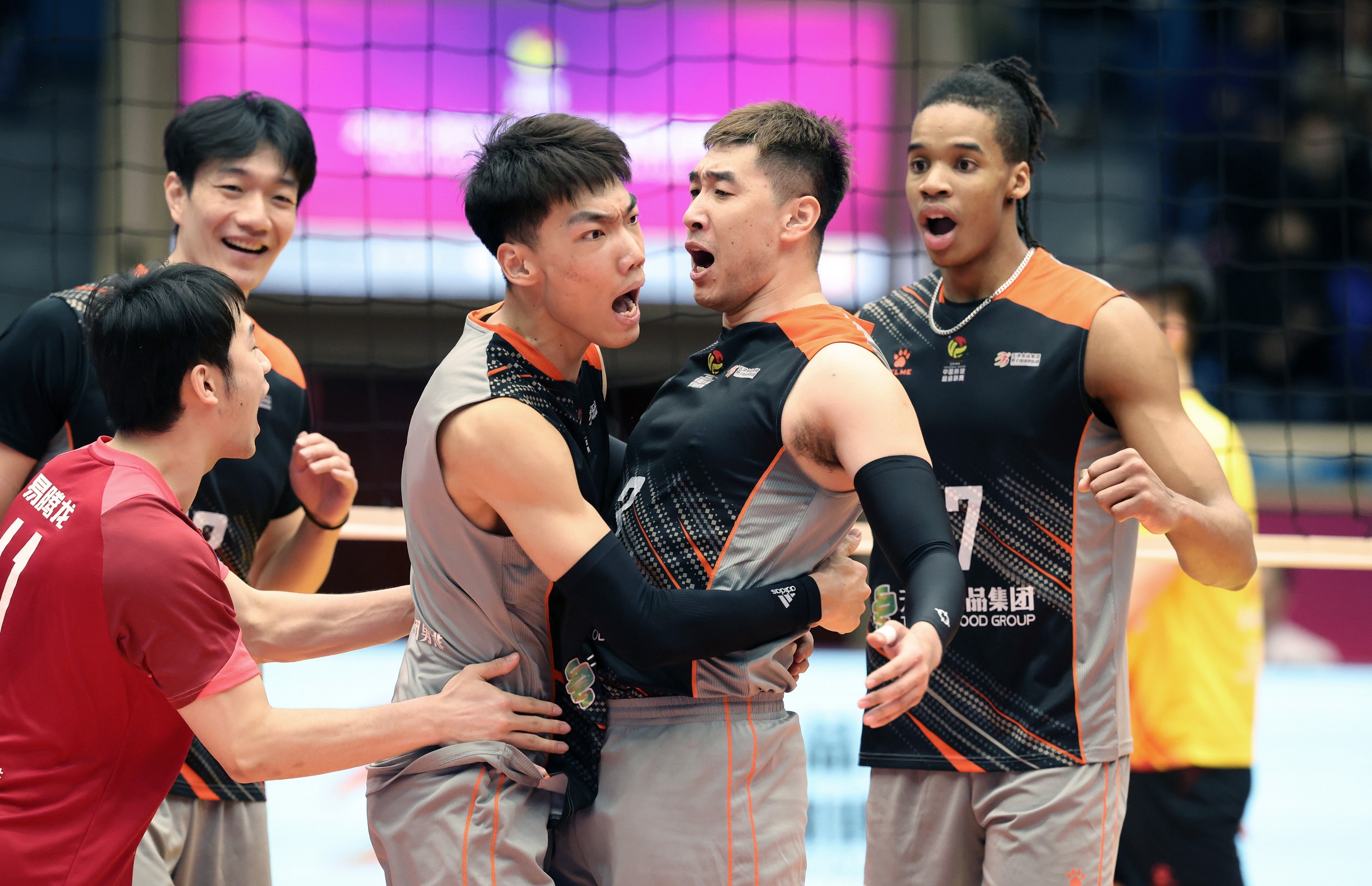 包含国内联赛争夺激烈:各队实力均衡,胜负未定的词条 包含国内联赛争夺激烈:各队实力均衡,胜负未定的词条