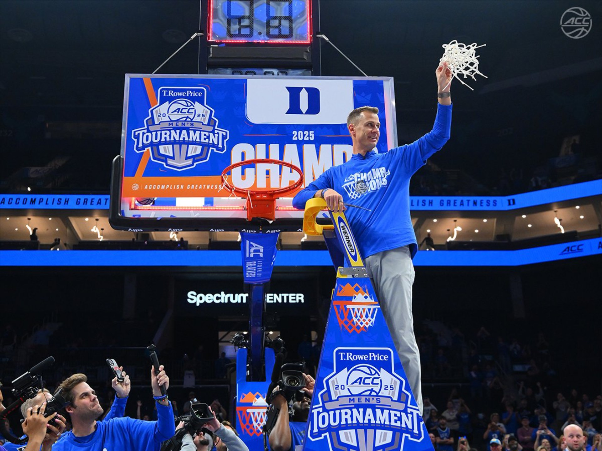 关于选手技术精湛，展现超凡篮球魔法的信息