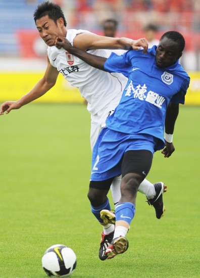 关于球场上的风暴！双方激烈对抗，演绎精彩篇章的信息