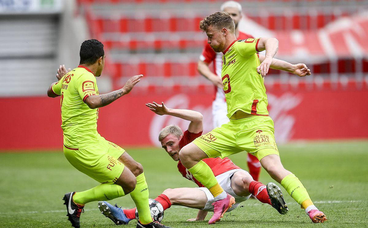 包含马德里竞技豪取胜利，实力得到认可的词条