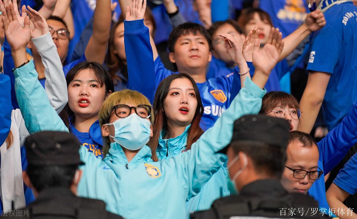 包含东亚联赛冠军诞生，球迷沸腾欢呼的词条