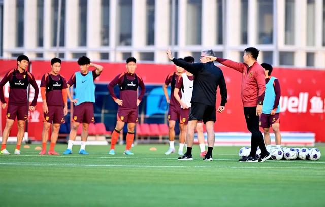 强队纷纷集结，备战亚洲足球赛