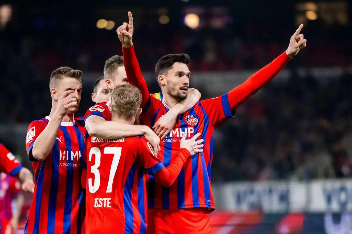 包含霍芬海姆净胜对手，掌控比赛局面的词条