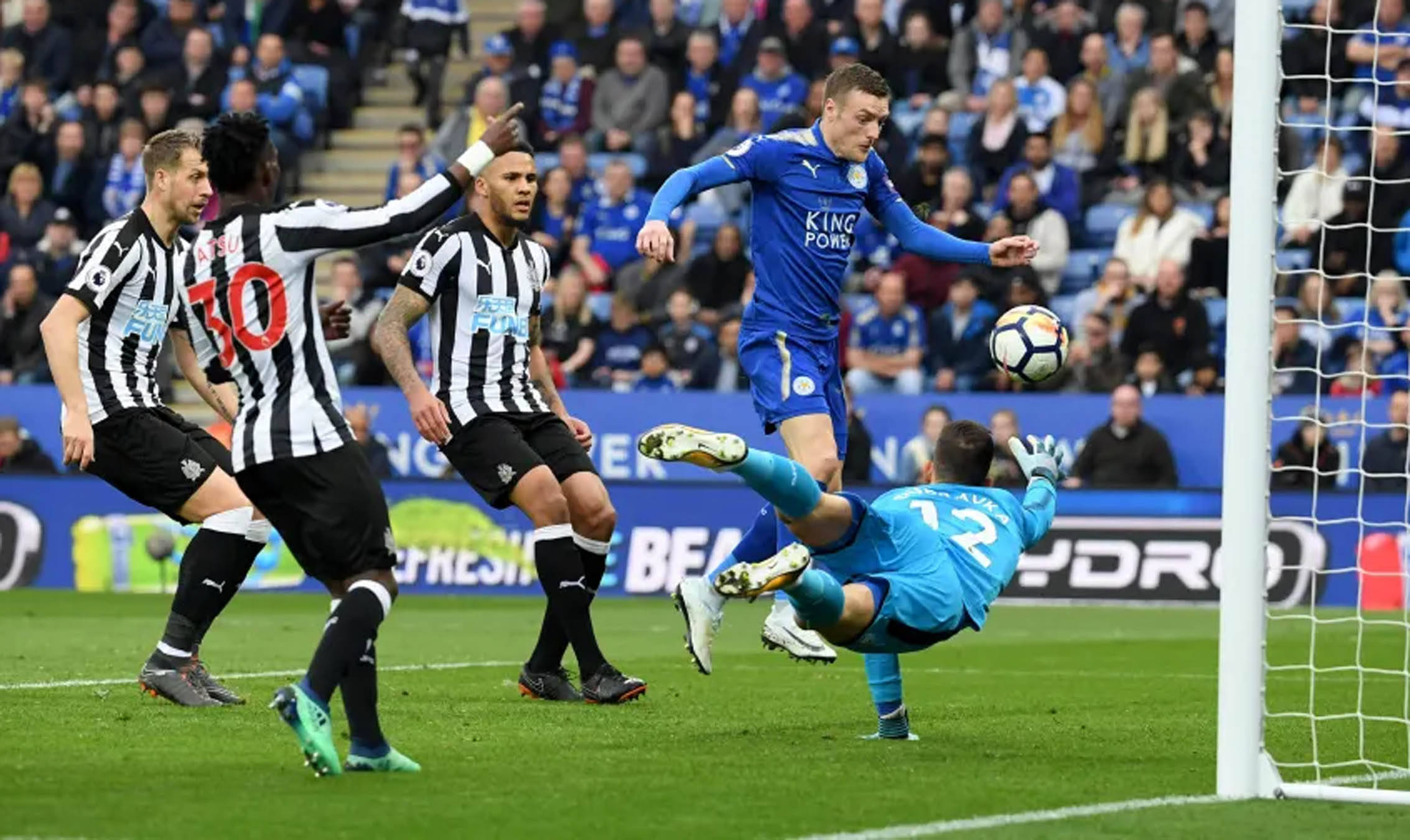 埃弗顿客场取胜继续保持领先态势