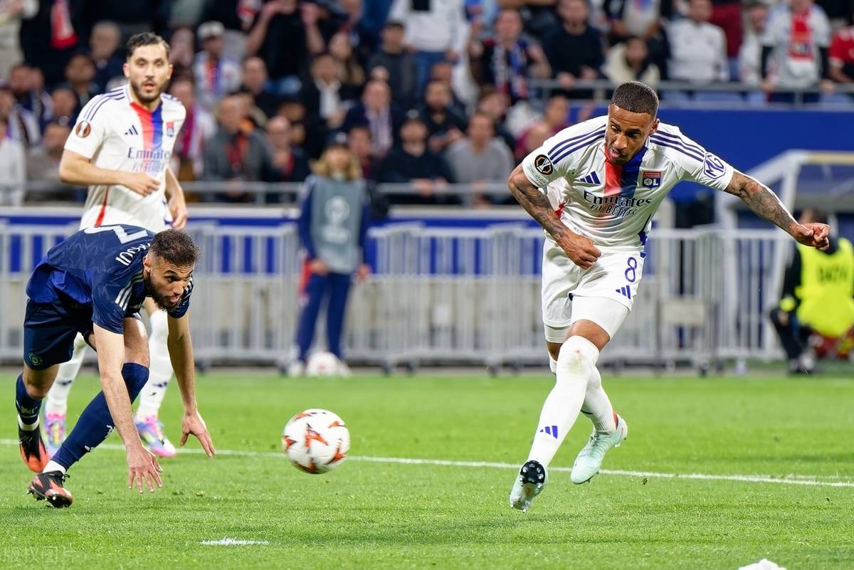 包含卡昂主场迎战里昂，争取避免降级的词条