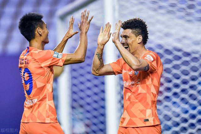 建业全队奋勇拼搏，搏出一路胜利