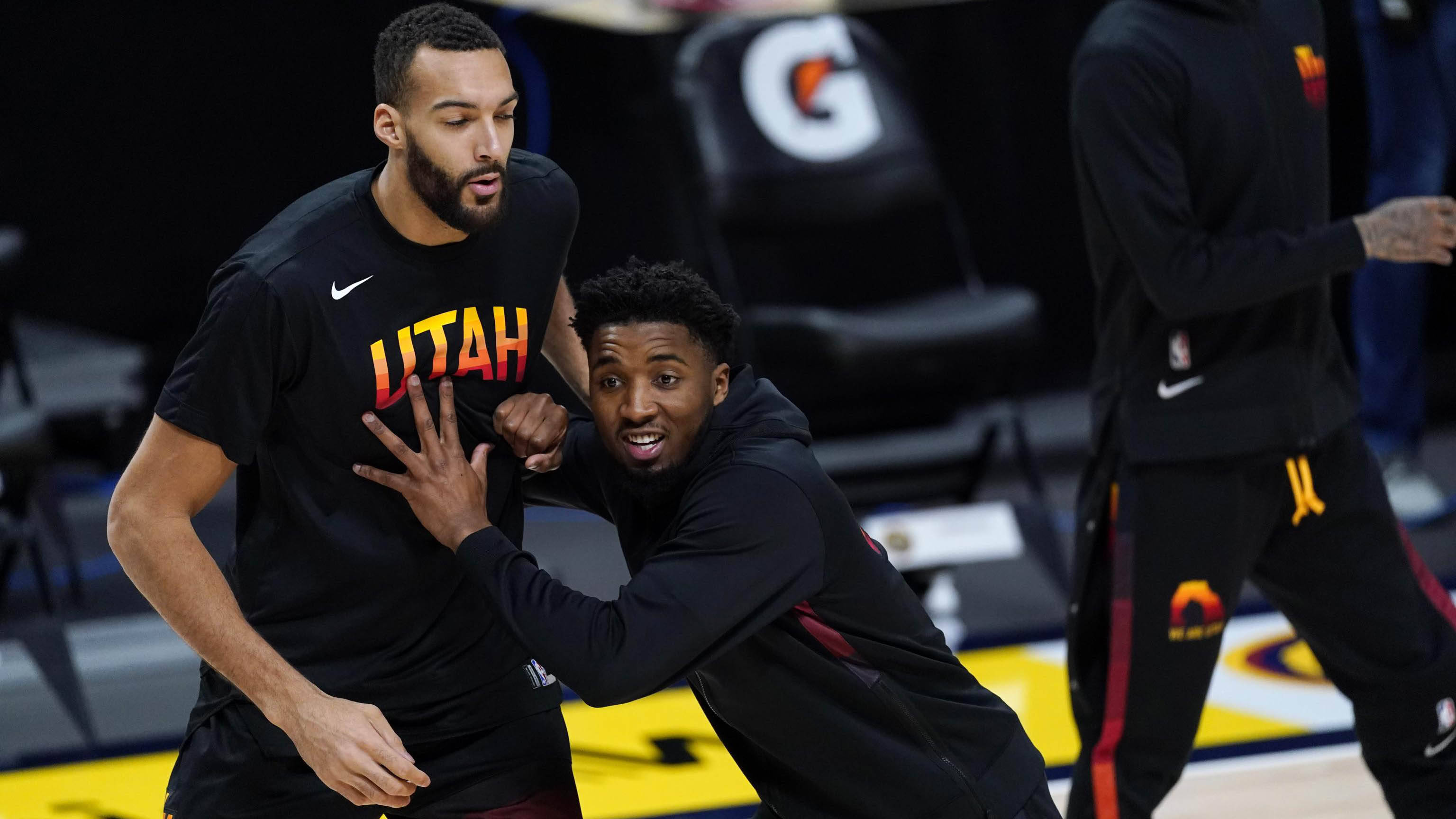 包含爵士双星发威，连胜势不可挡的词条