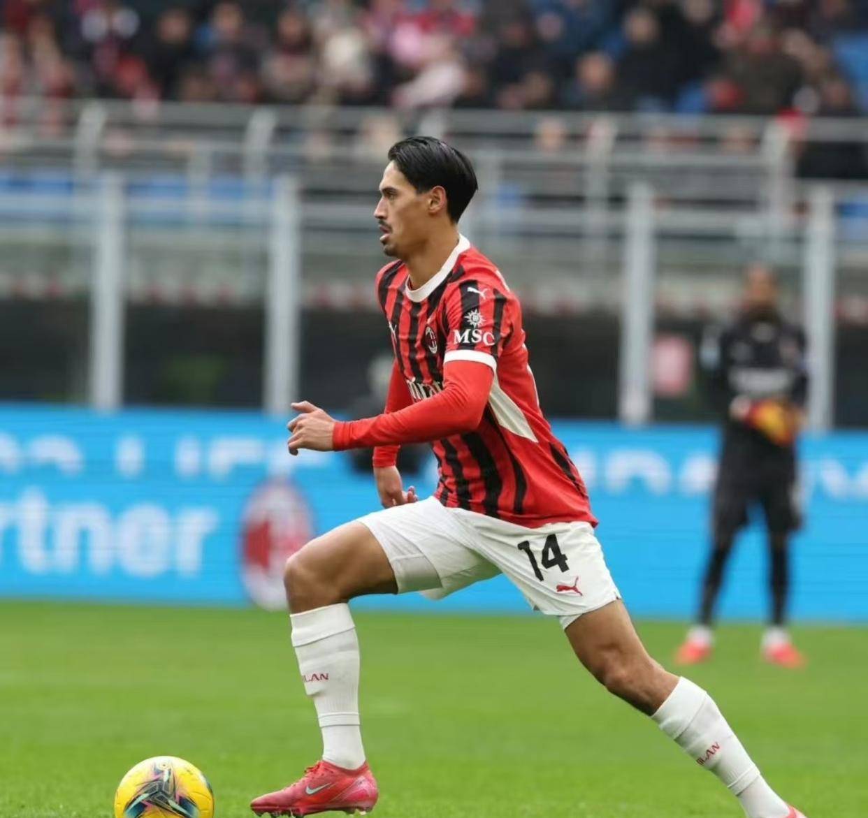 AC米兰主场憾负帕尔马,球迷失望 AC米兰主场憾负帕尔马,球迷失望