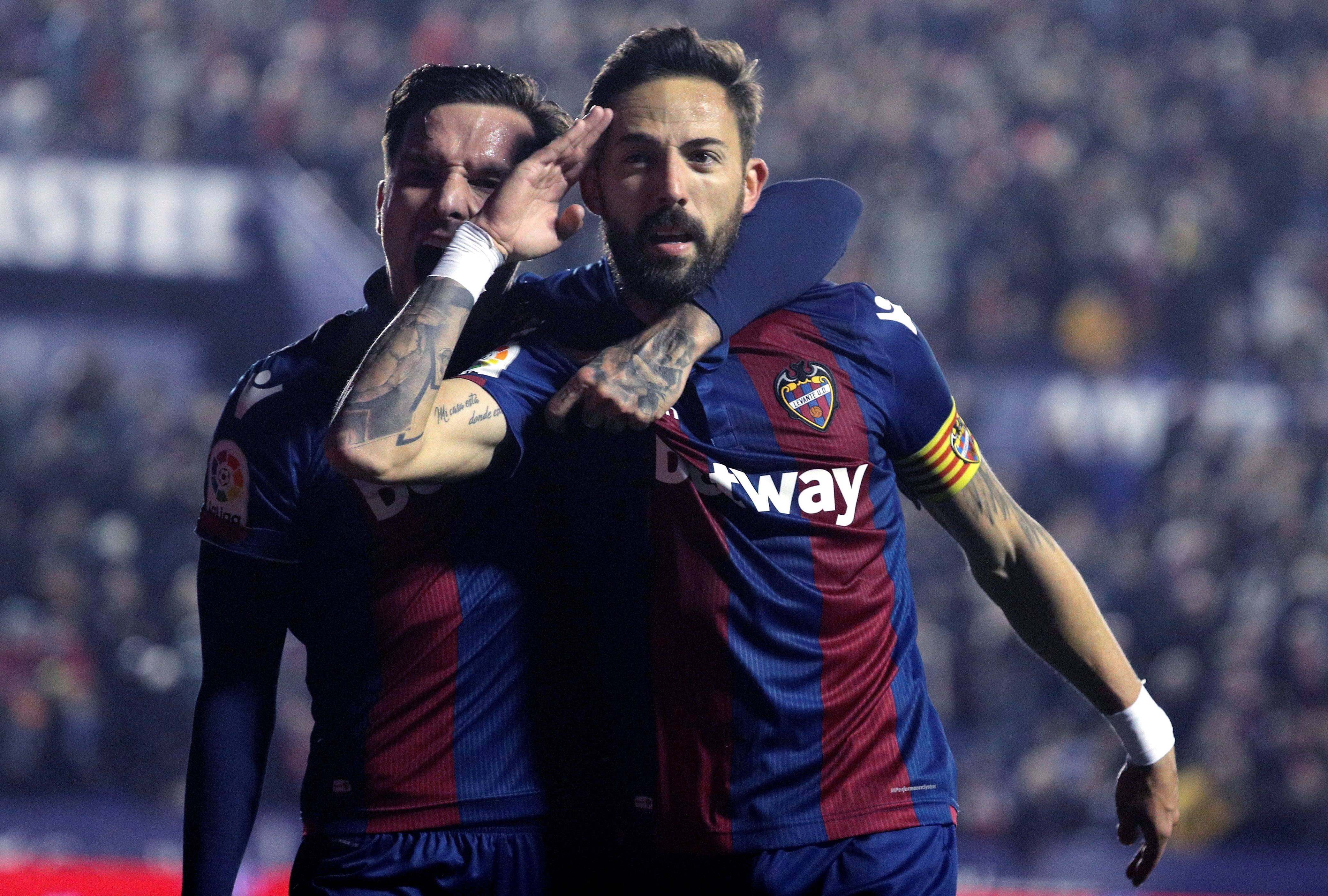 萨索洛客场战平热那亚，保持不败势头