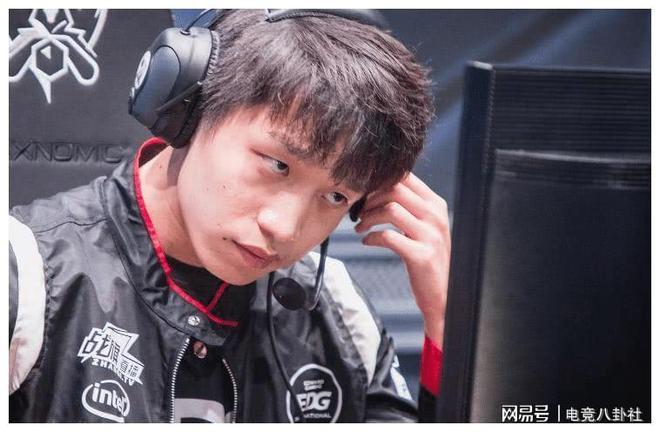 EG翻盘TES，Caps操刀奇招英雄翻盘小组赛3:2（上海）