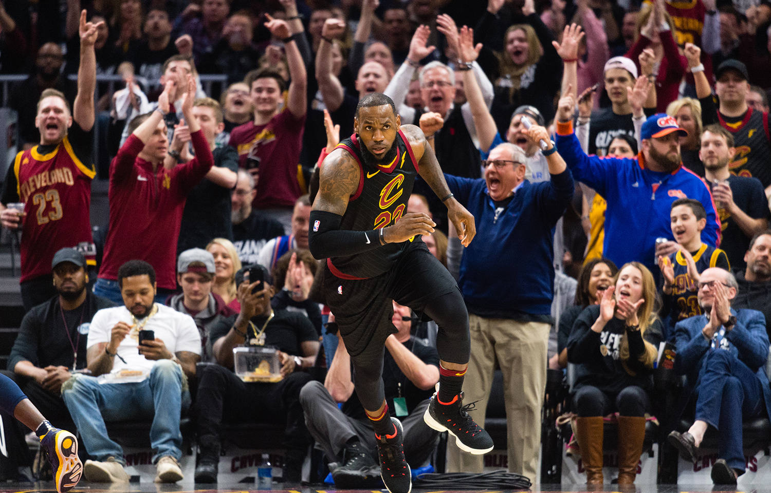 尼克斯惊险胜骑士,迎来两连胜 尼克斯惊险胜骑士,迎来两连胜