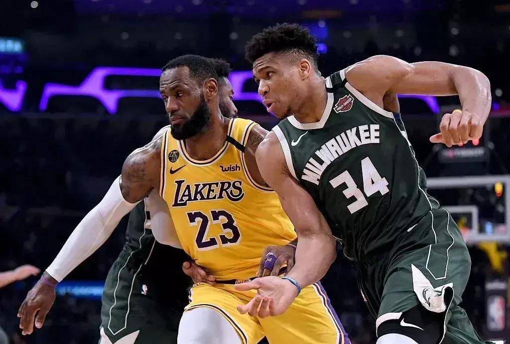 雄鹿大胜湖人,结束连败 雄鹿大胜湖人,结束连败