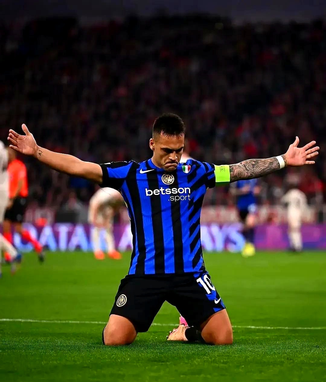 关于国际米兰爆冷巴黎，范佩西爆发神勇的信息