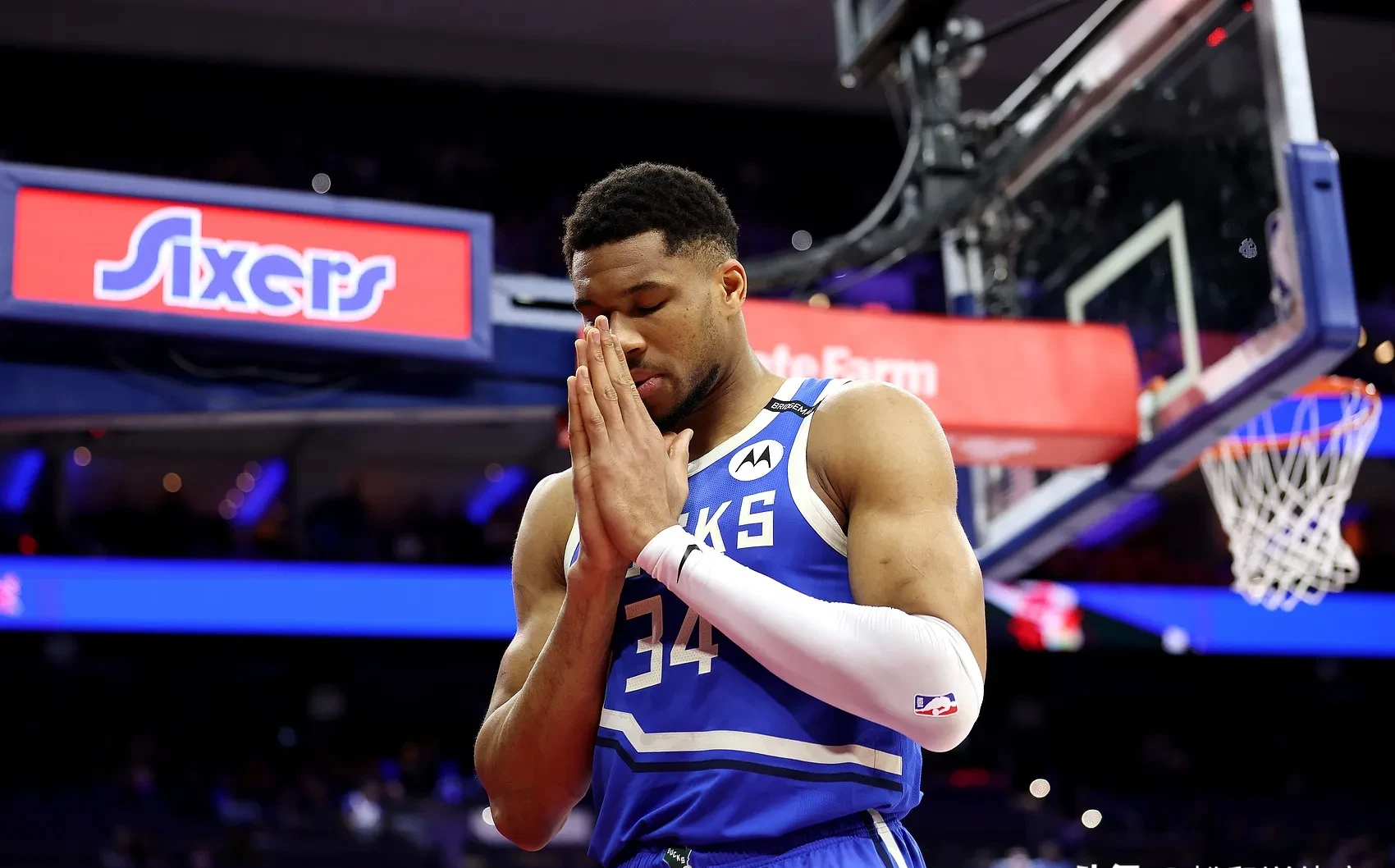 关于雄鹿主场大胜猛龙逆转比赛,字母哥表现全面的信息 关于雄鹿主场大胜猛龙逆转比赛,字母哥表现全面的信息