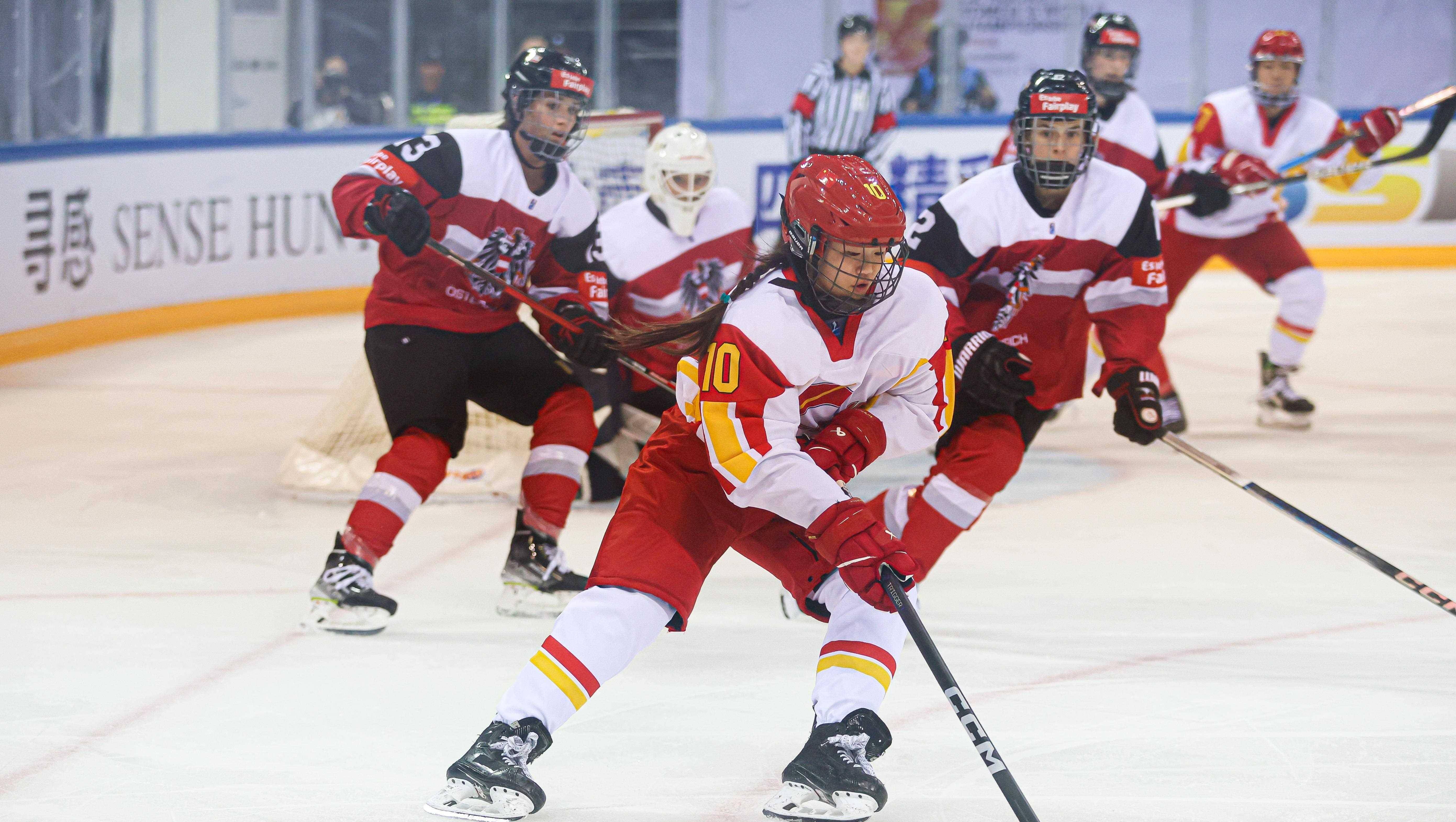 包含冰球热度飙升，网友热议不断的词条