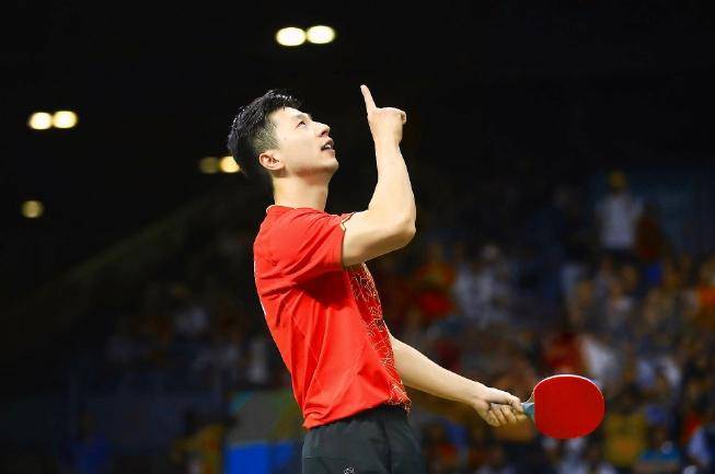 德国队横扫英格兰队,马龙状态火热 德国队横扫英格兰队,马龙状态火热