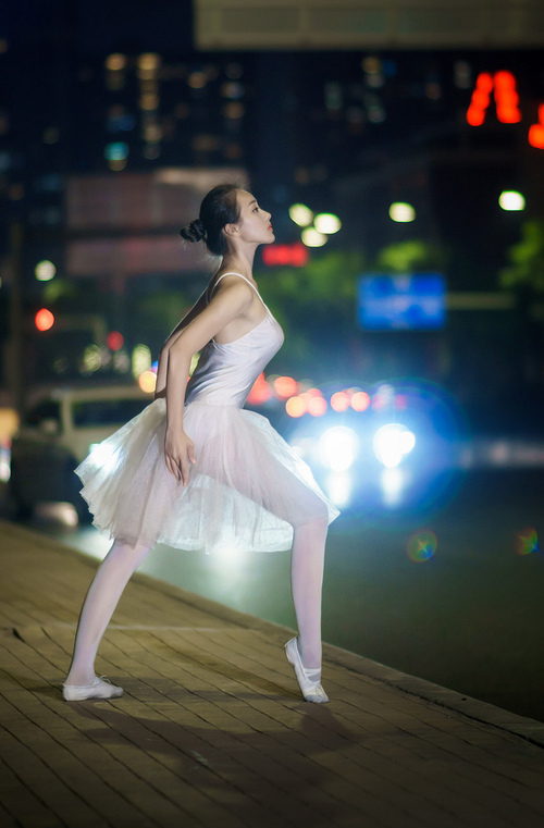 卡塞米罗关键先生闪耀，莱比锡红牛狂胜塞维利亚创纪录