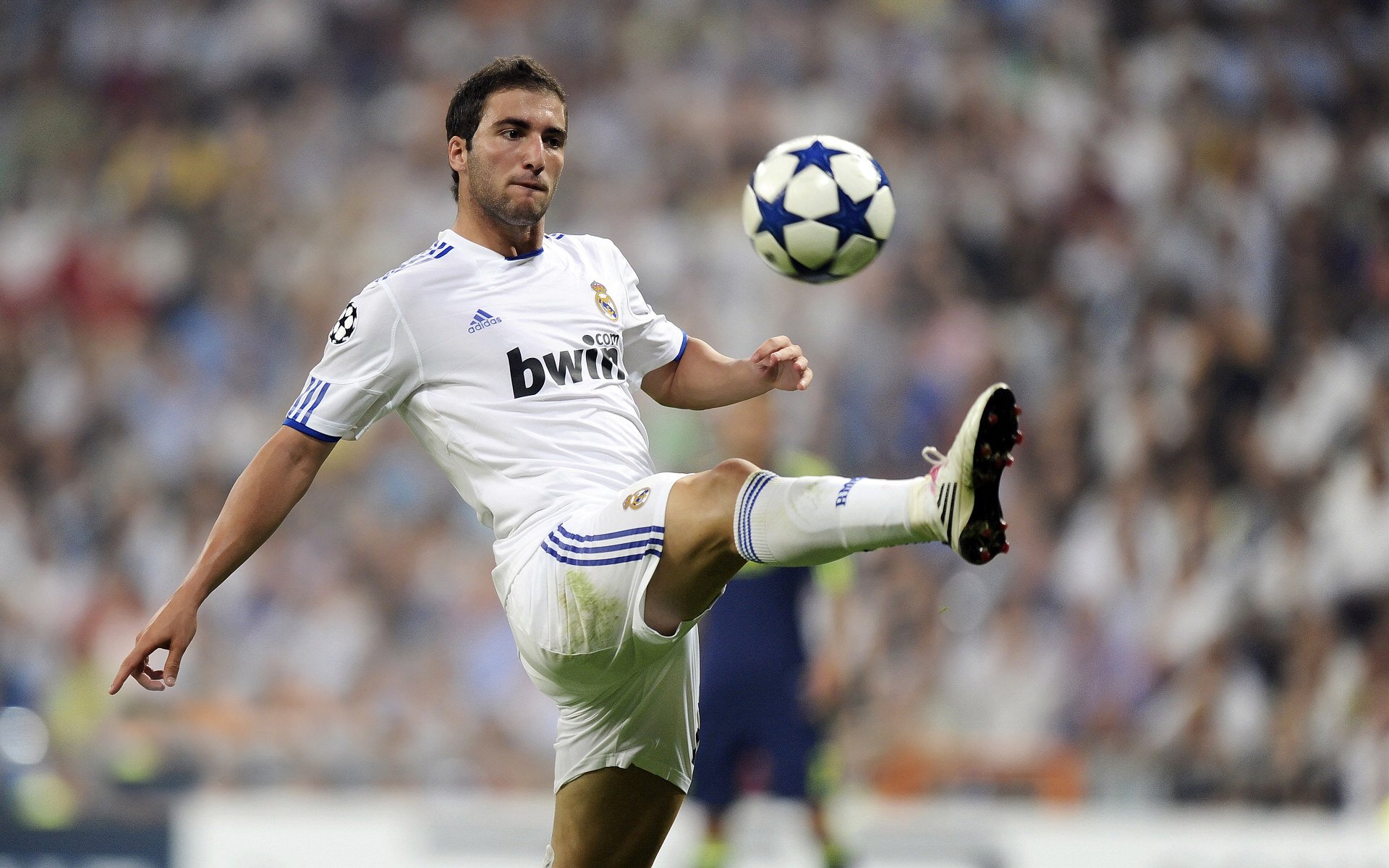 乔治狂飙主宰比赛，国王连续得分压制山西队