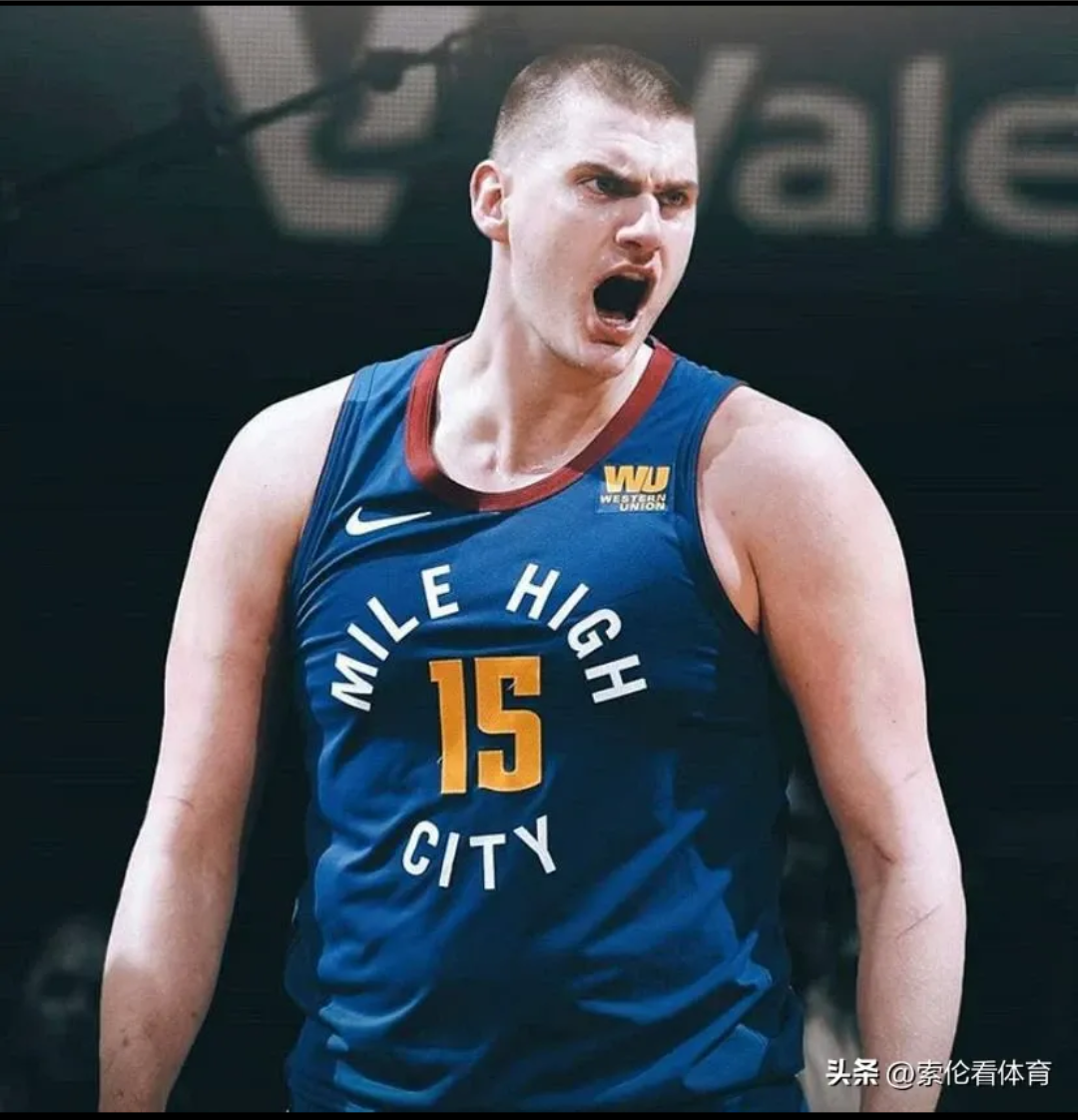 年度焦点之战之夜，爱德华兹统治全场